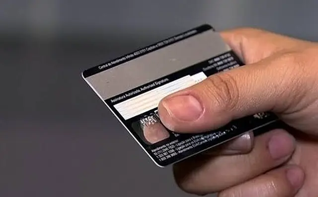 Estelionatários clonam cartão de idosa e gastam R$33 mil