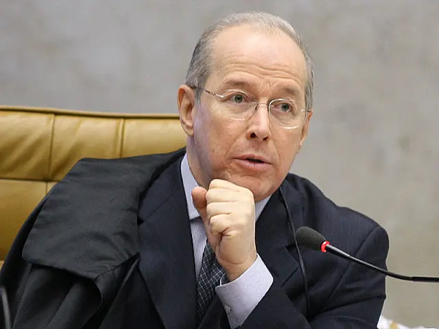 Decisivo no mensalão, Celso de Mello votou contra Ficha Limpa