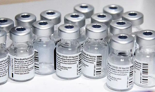 Covid-19: Pfizer entrega 2,4 milhões de doses de vacina nesta semana