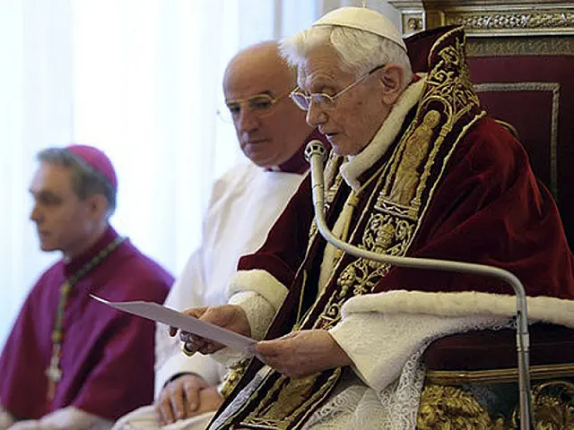 Autoridades internacionais comentam a renúncia do papa