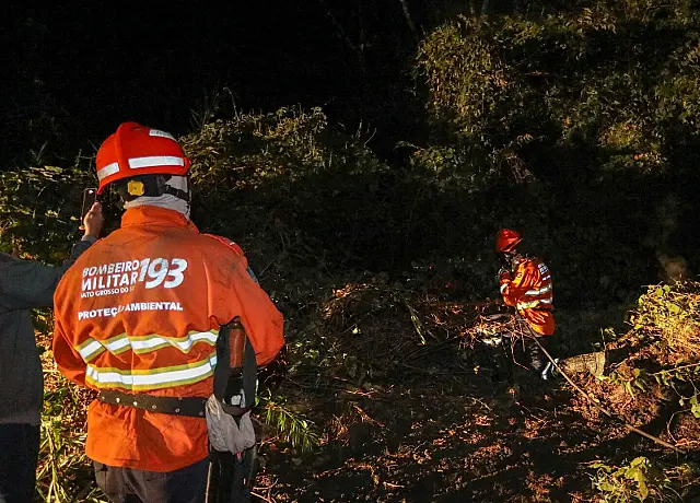 Frente fria favorece combate aos incêndios no Pantanal