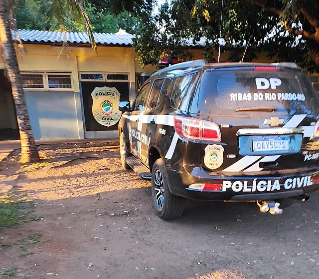 Homem tenta fugir de abordagem e é preso pela Polícia Civil em Ribas do Rio Pardo