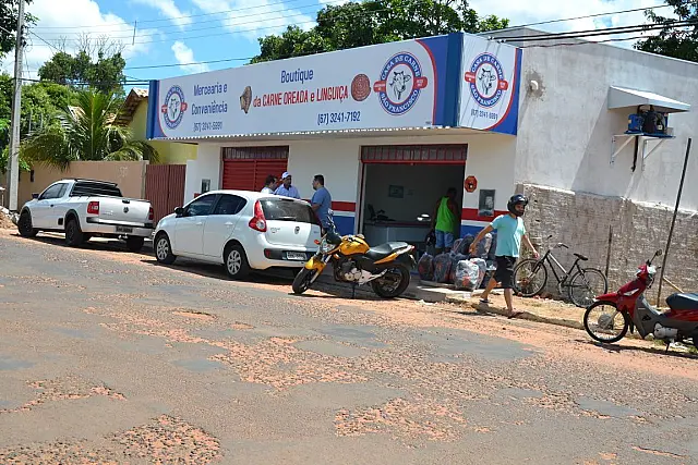 Com fila e muitas ofertas, Casa de Carne São Francisco abre as portas da 3ª loja