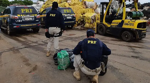 Cocaína pura é encontrada em carga de sucata e motorista acaba preso