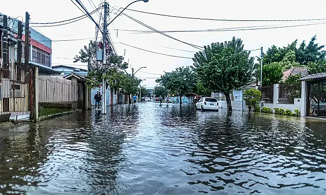 Mortes por chuvas no RS chegam a 66