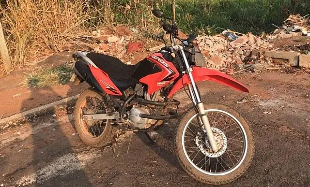 Polícia recupera moto roubada em frente à Central de Ambulância