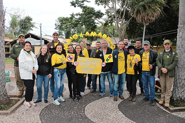 Anastácio promove blitz com estudantes para conscientizar sobre segurança no trânsito