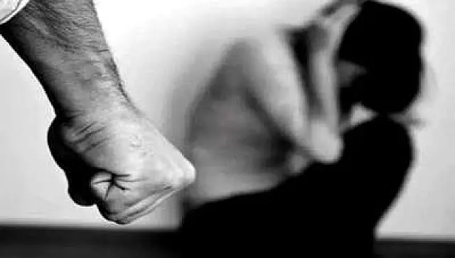 Ao buscar galão de água, mulher demora e é espancada pelo marido em Bonito