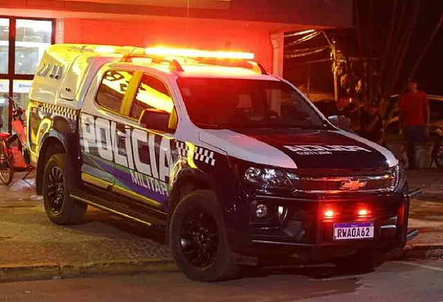 Homens trocam socos após descobrirem relacionamento com a mesma mulher