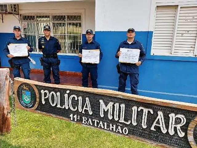 PM recebem moção da Assembleia Legislativa após salvarem mulher de tentativa de suicídio