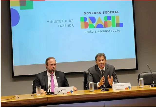 Governo vai reonerar a gasolina em R$ 0,47, e o etanol, em R$ 0,02