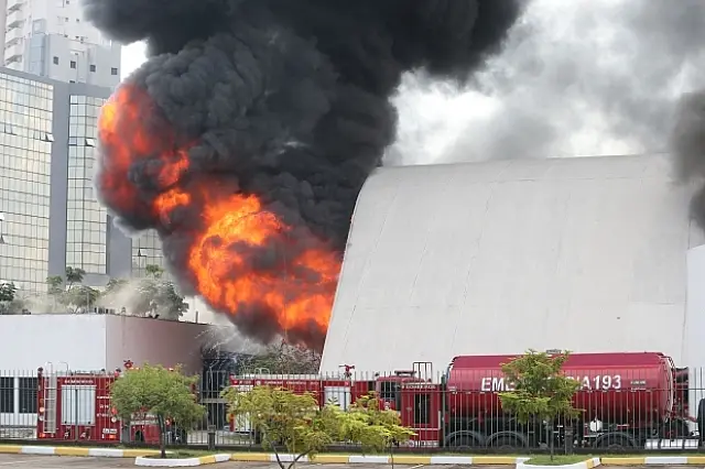 Incêndio no Memorial destrói 90% do Auditório Simón Bolívar
