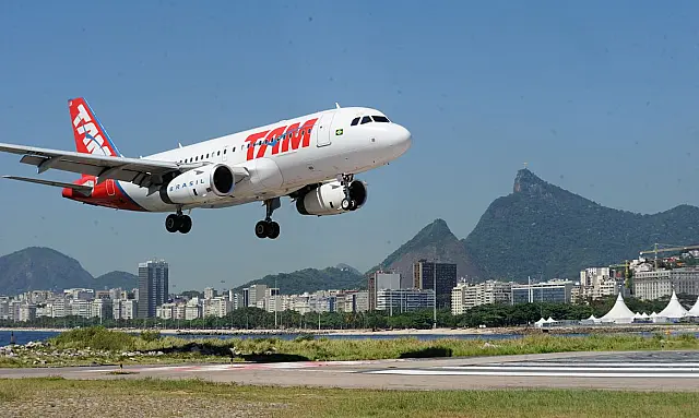 Autorização de viagem para menores de 16 anos poderá ser feita on-line