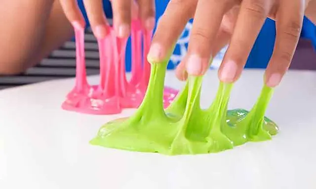 Lei que proibe substância tóxica em slime entra em vigor hoje