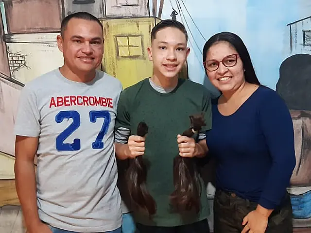 Jovem de Anastácio doa cabelos para Rede Feminina de Combate ao Câncer