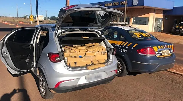 PRF apreende 350 quilos de maconha escondidos em carro