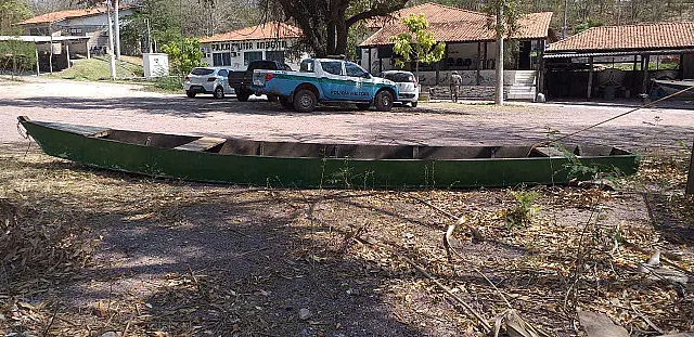 Polícia Ambiental apreende barco que trazia combustível da Bolívia