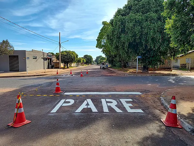 Demutran de Aquidauana realiza reposição de placas de sinalização