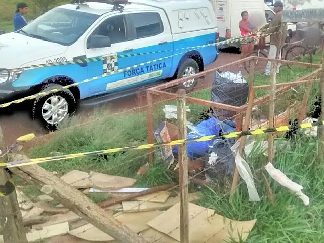 Adolescente de 17 anos é morto a tiros enquanto jogava o lixo