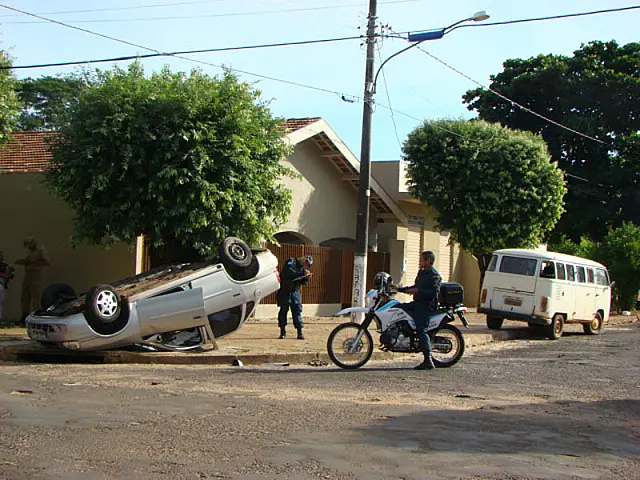 Acidente deixa duas pessoas feridas no Bairro Guanandy