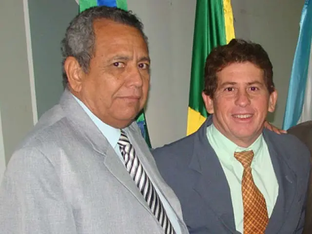 Vereadores pedem retirada de postes no campo da Santa Terezinha