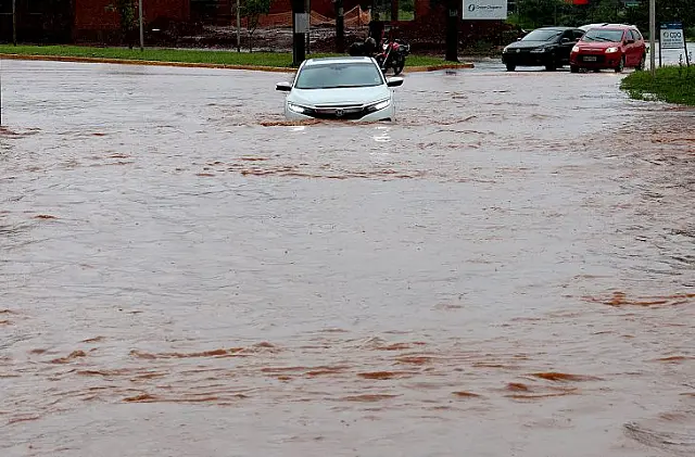 Detran alerta que dia chuvoso exige velocidade reduzida