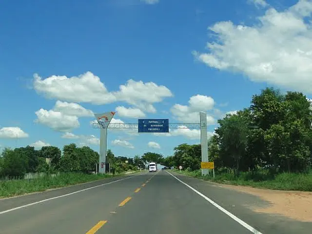 Baderneiros depredam e derrubam radar na BR-262 em Anastácio
