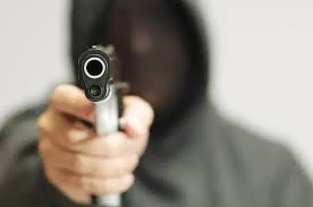 Na mira da arma, homem começa a rezar e autor desiste de matá-lo