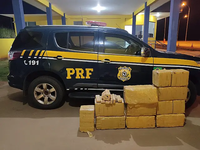 Durante perseguição, traficante abandona carro com 500 kg de maconha