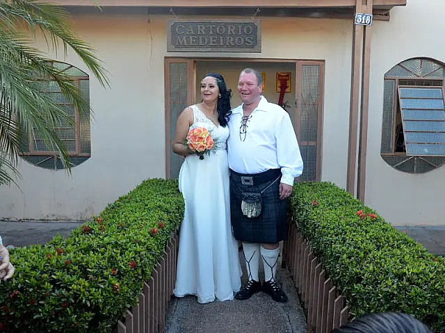 Diferente: de kilt, escocês casa-se com anastaciana após se conhecerem na Europa
