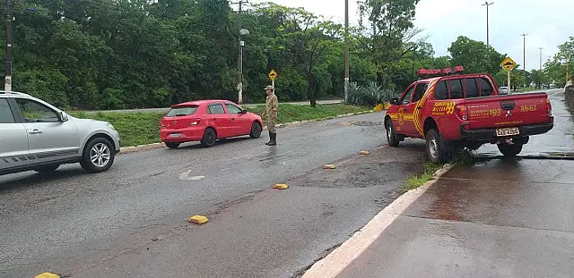 Vazamento de óleo deixa pista escorregadia entre Ladário e Corumbá