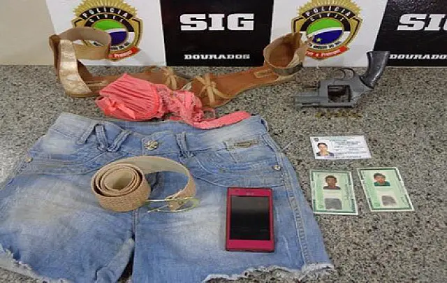 Polícia identifica e prende mulher que roubou e deixou jovem pelada no meio da rua