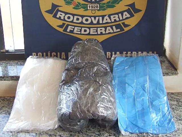 PRF prende dois passageiros com cocaína