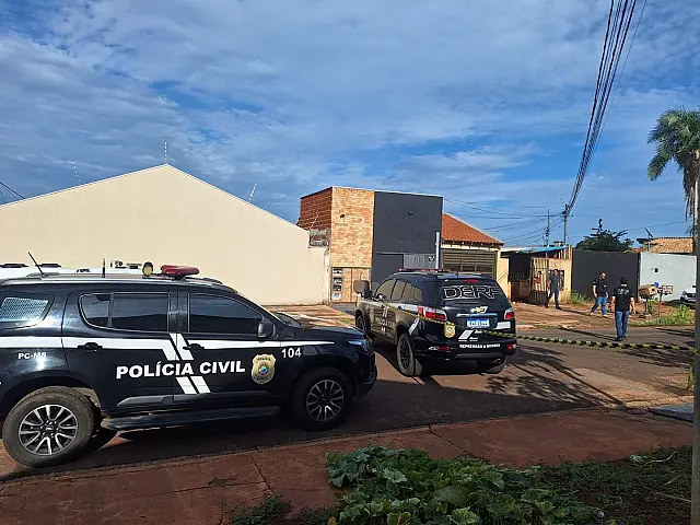 Suspeito de manter família refém em 2024 morre em confronto