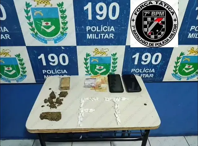 PM prende trio com 40 trouxinhas de cocaína durante patrulhamento