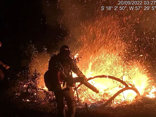 Bombeiros continuam trabalhos contra incêndios na Serra do Amolar