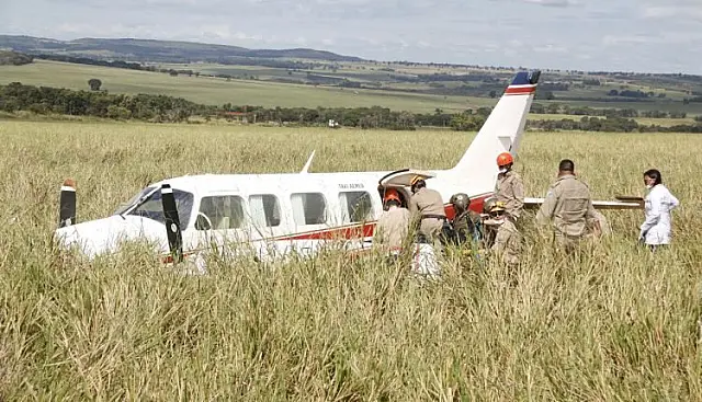 Avião com Luciano Huck e família caiu por mostrar combustível 'a mais'