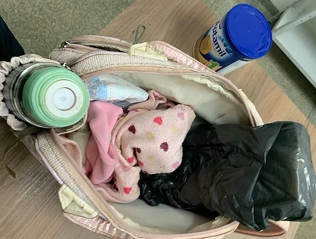 Gestante e cunhada com filho recém-nascido são flagradas com droga em sacola de bebê