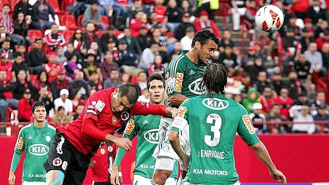 Palmeiras ignora grama sintética, segura Tijuana e está perto da vaga