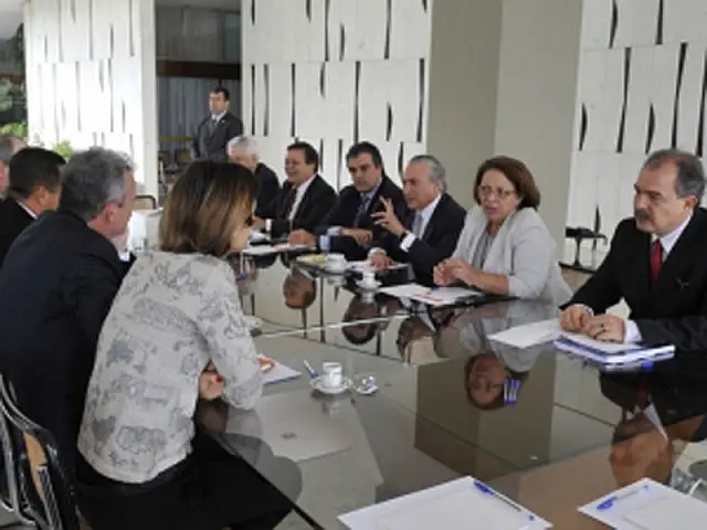 Reforma política: plebiscito ocorrerá em 2014, mas regras valerão só em 2016