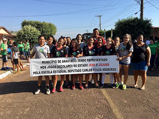 Meninas do futsal representam Anastácio nos Jogos Escolares do MS