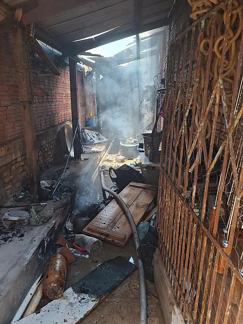 Incêndio destrói quarto de residência em Anastácio