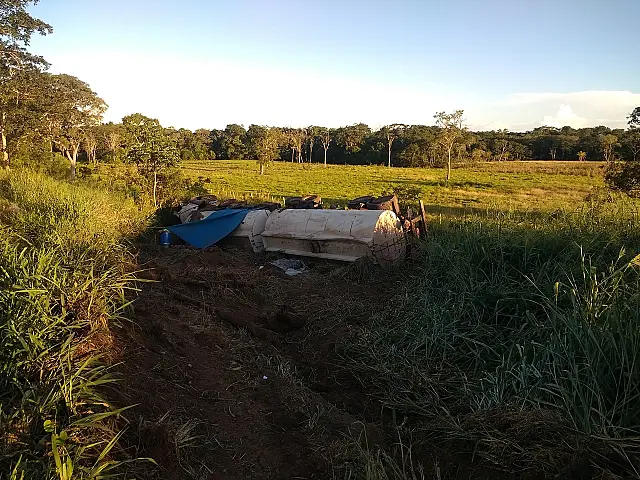 Empresa é autuada em R$ 20 mil por derramar diesel após colisão com L200 na BR-262