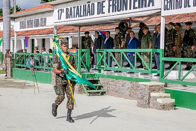 Prefeito de Corumbá participa das comemorações dos 375 anos do Exército