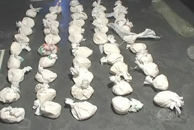PM fecha ‘boca da Lu’ e apreende pasta base de cocaína e mais de R$ 2,3 mil