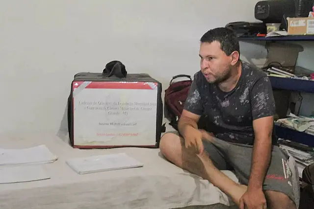 Concurseiro, Bruno elabora apostilas e faz disso sua fonte de renda