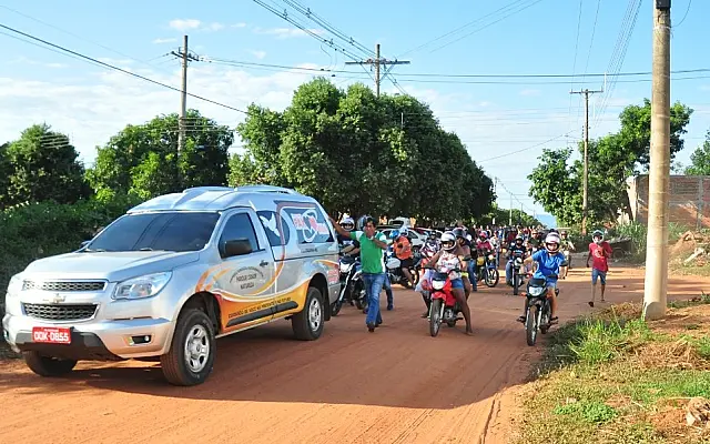 Amigos e familiares se despedem de jovem morto em Anastácio