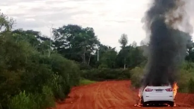 Homem é encontrado morto em carro incendiado