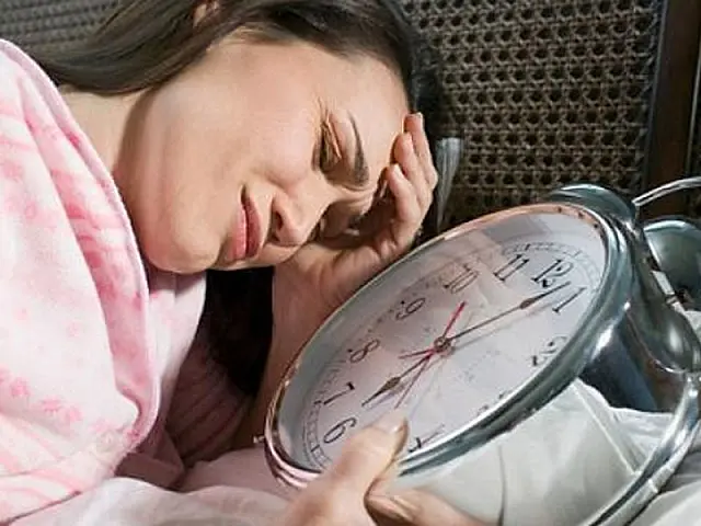 Dormir mal não aumenta o apetite, mas engorda
