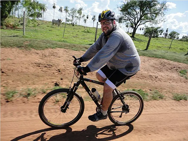 De gordinho a atleta, Luciano se tornou exemplo e inspira amigos a pedalar